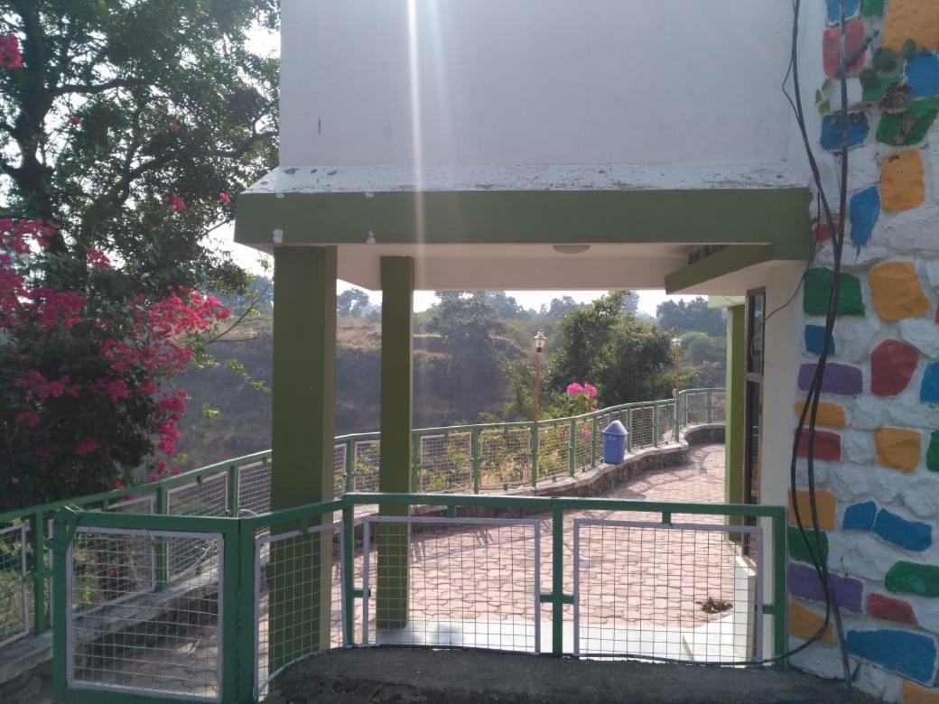 Vamoose Rupmati The Valley Hotel Māndu Exterior foto